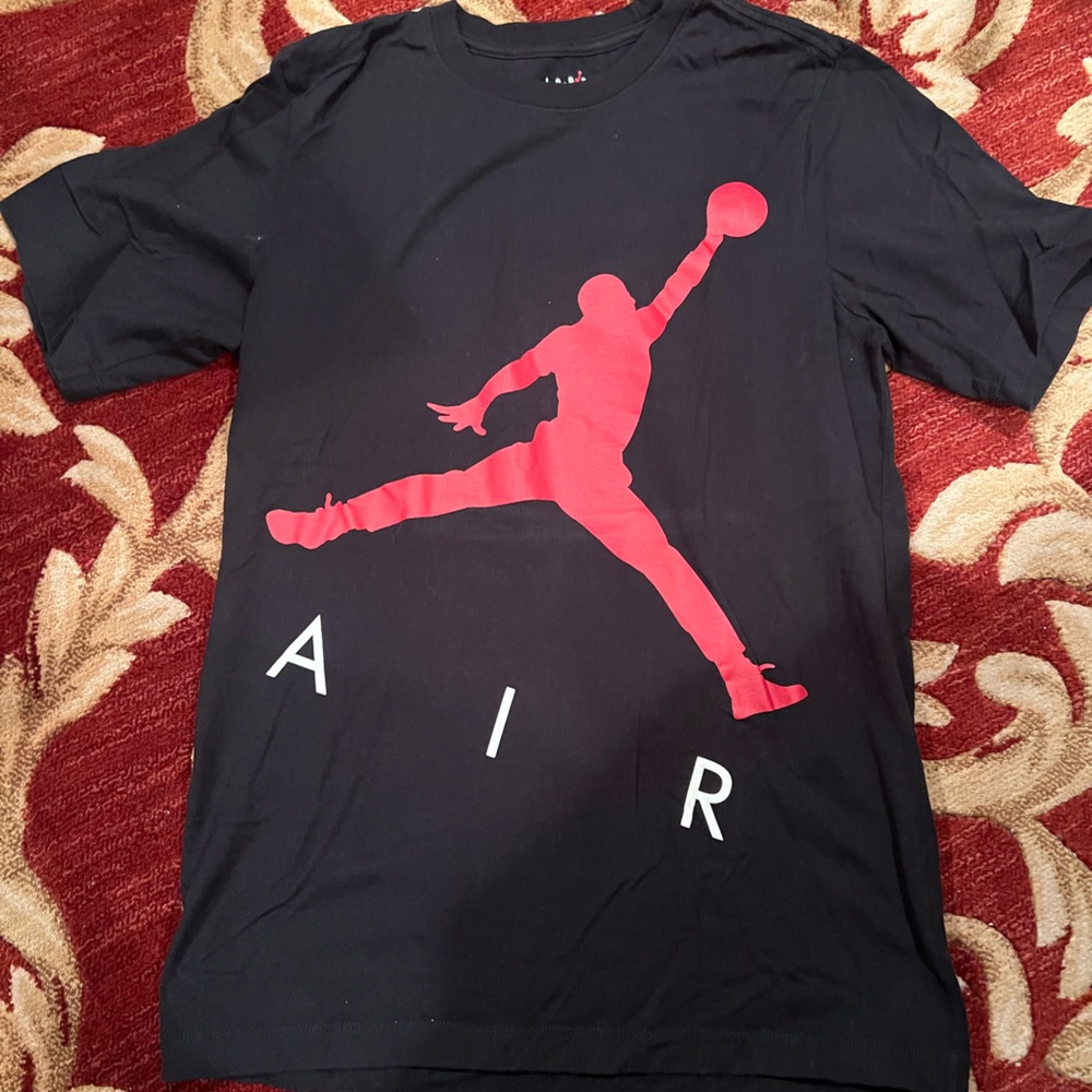 New mens air Jordan tee shirt in size small